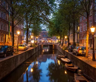 Amsterdam-Evening-Canal-Cruise-at-night