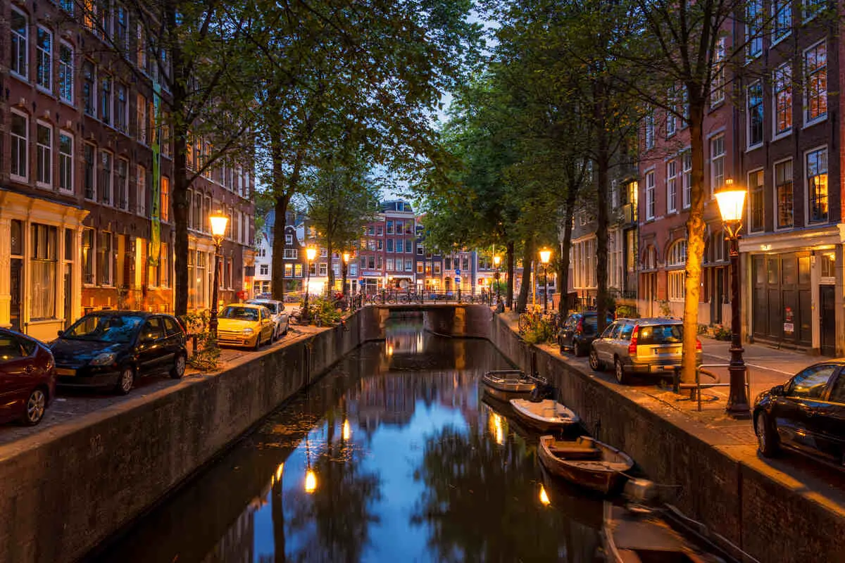 Amsterdam-Evening-Canal-Cruise-at-night